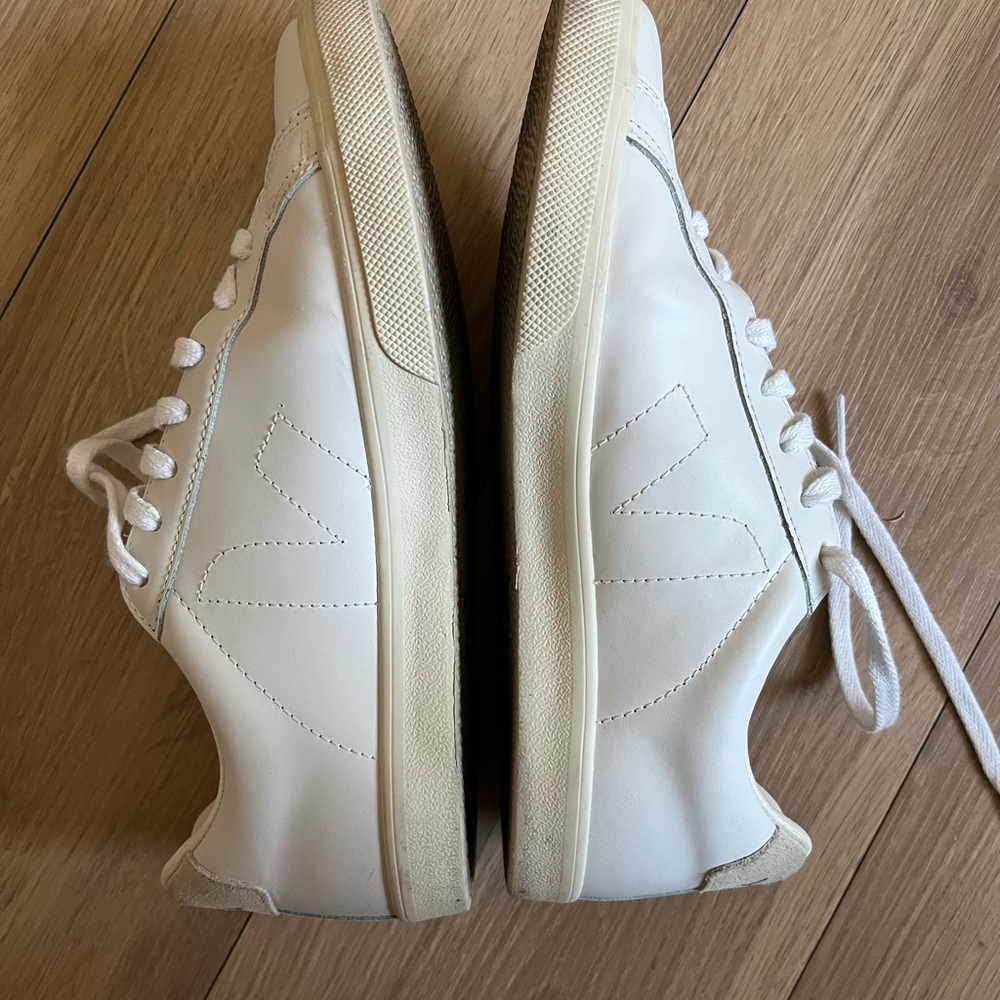 Veja Women's Cream and White Sneakers - Picture 4 of 4